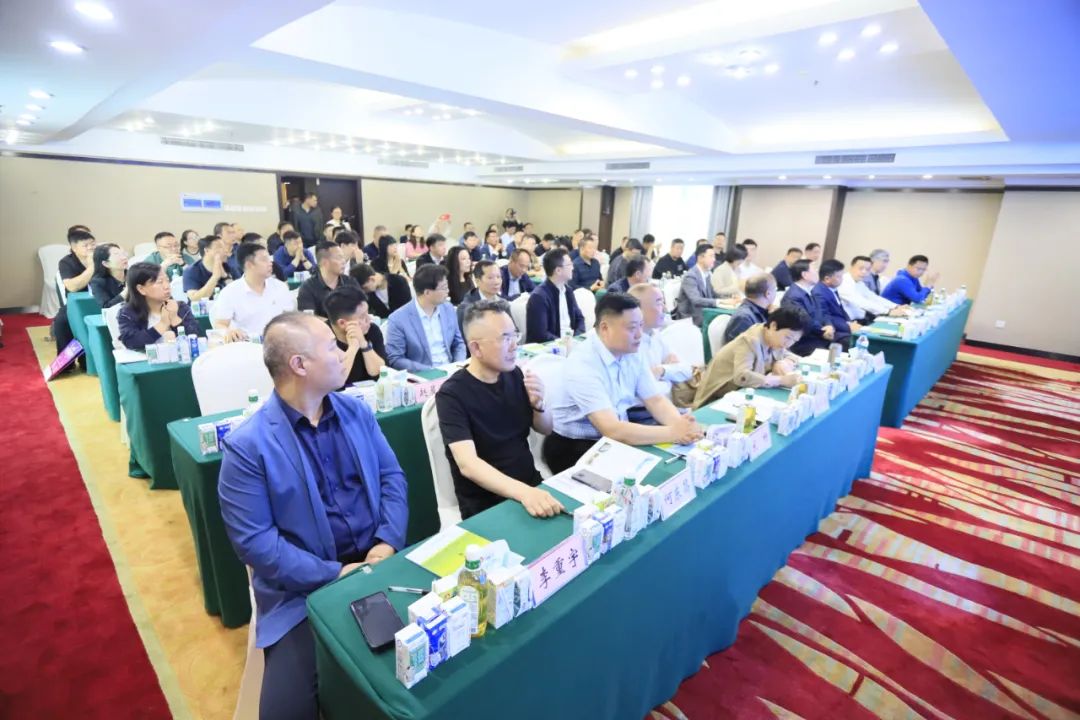 河南省2024國(guó)家“學(xué)生飲用奶計(jì)劃”推廣工作推進(jìn)會(huì)在鄭州成功舉辦！