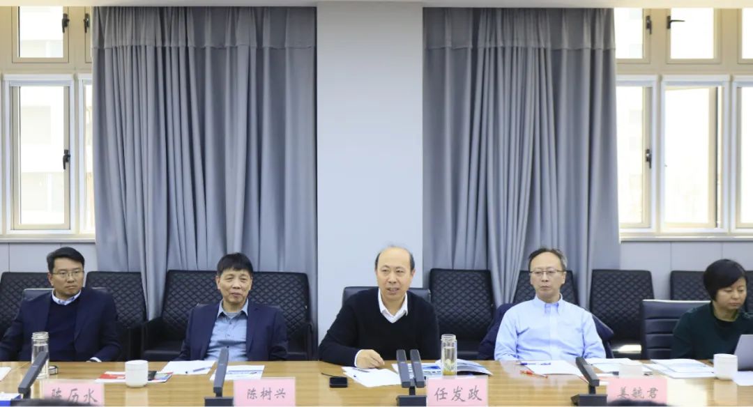 花花牛乳業(yè)集團(tuán)黨委書記、董事長唐洪峰一行赴中原食品實(shí)驗(yàn)室同中國工程院院士、中原食品實(shí)驗(yàn)室主任任發(fā)政座談交流