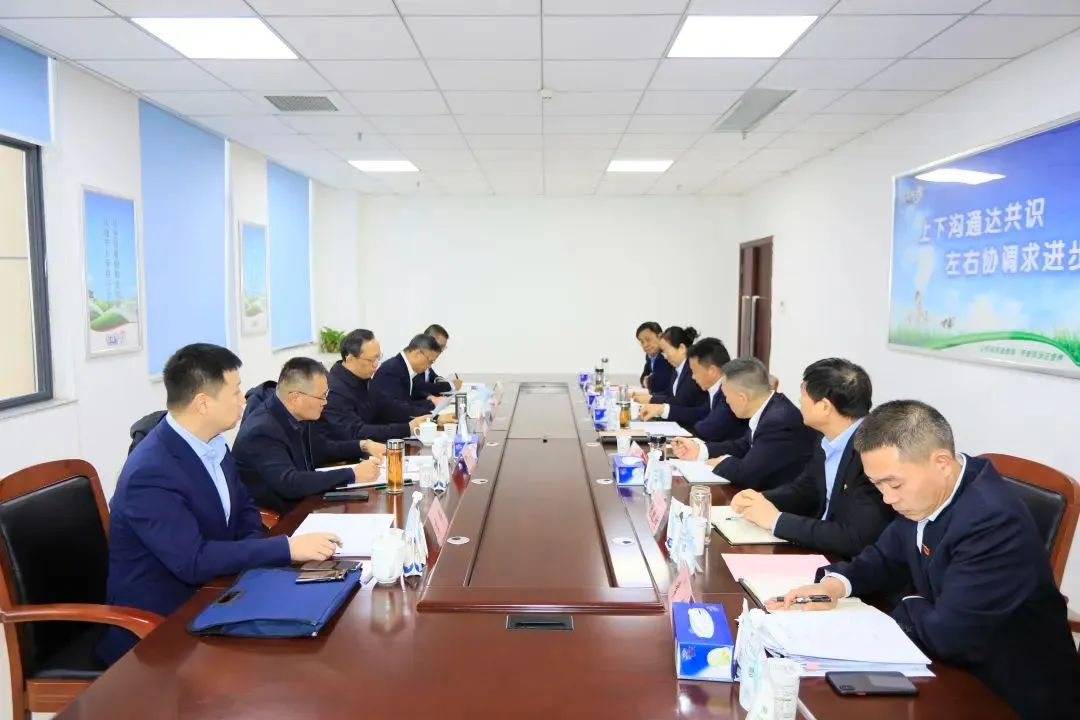 省政府國資委黨委書記、主任李濤一行到花花牛乳業(yè)集團(tuán)調(diào)研