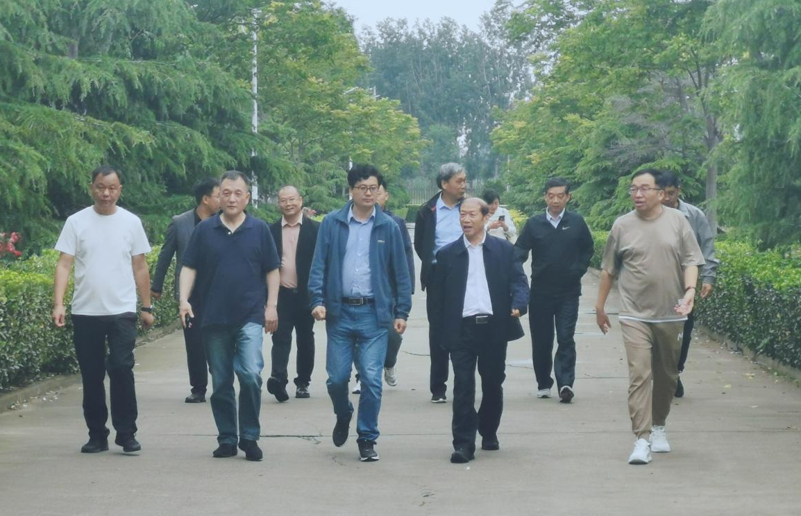 花花牛丨河南農業(yè)大學黨委副書記、校長介曉磊一行蒞臨花花牛河南瑞亞參觀調研