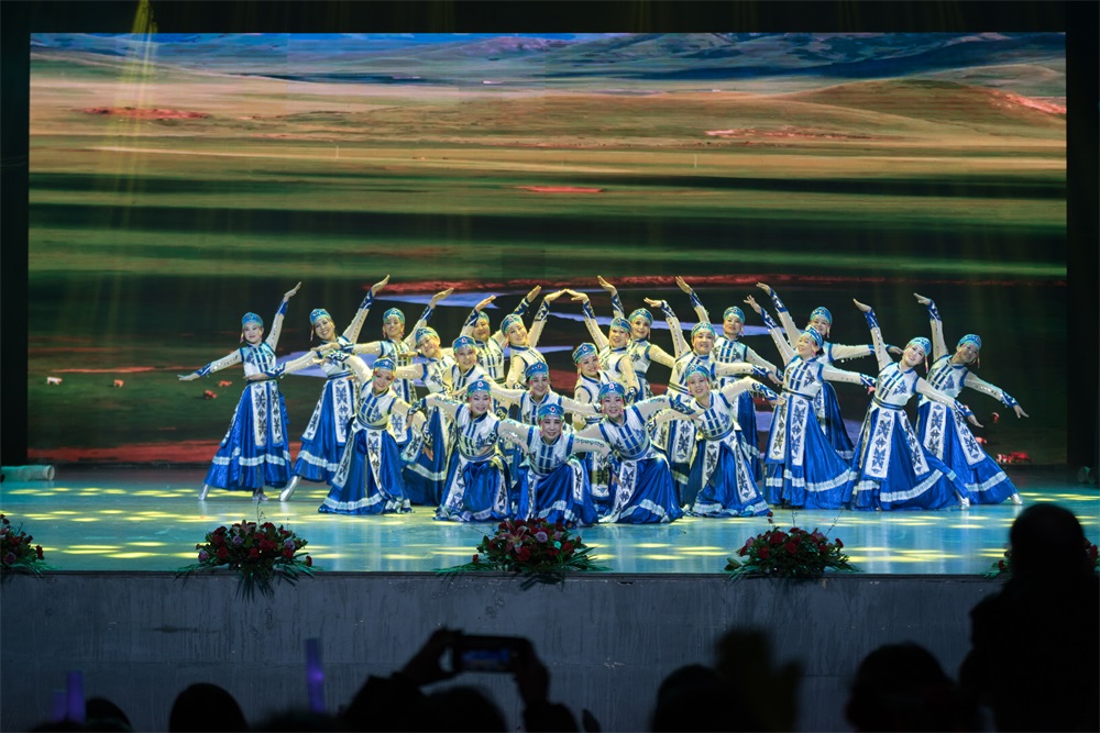 “不忘初心、聚力前行” 花花牛集團(tuán)2018迎新春聯(lián)歡會隆重舉行