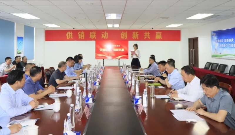 供銷聯(lián)動，創(chuàng)新共贏丨河南農(nóng)投集團(tuán)內(nèi)部業(yè)務(wù)協(xié)同交流會在花花牛乳業(yè)集團(tuán)順利召開