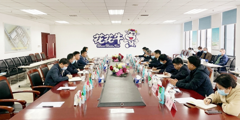 河南省委常委、副省長費(fèi)東斌蒞臨 花花牛乳業(yè)集團(tuán)調(diào)研