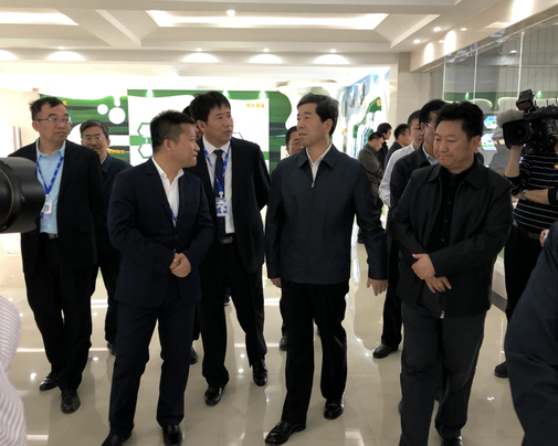 河南省委副書記、省長陳潤兒一行蒞臨 花花牛集團魯山瑞亞牧業(yè)有限公司視察調(diào)研