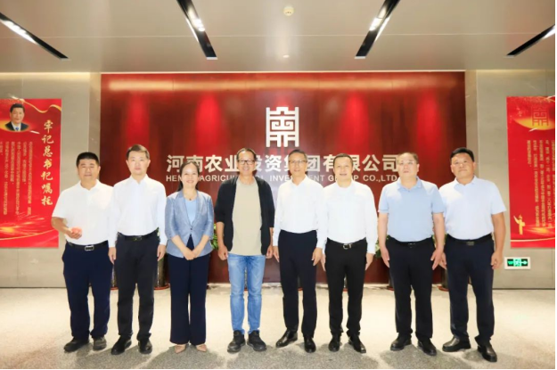 東方甄選俞敏洪先生到訪河南農(nóng)投集團，品嘗花花牛產(chǎn)品并給予高度評價